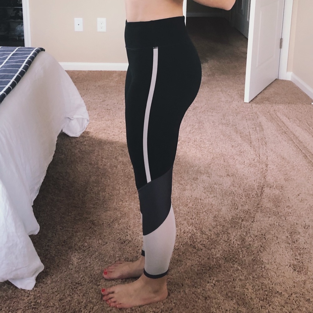 Fabletics Mid-Rise Mesh Powerhold Leggings